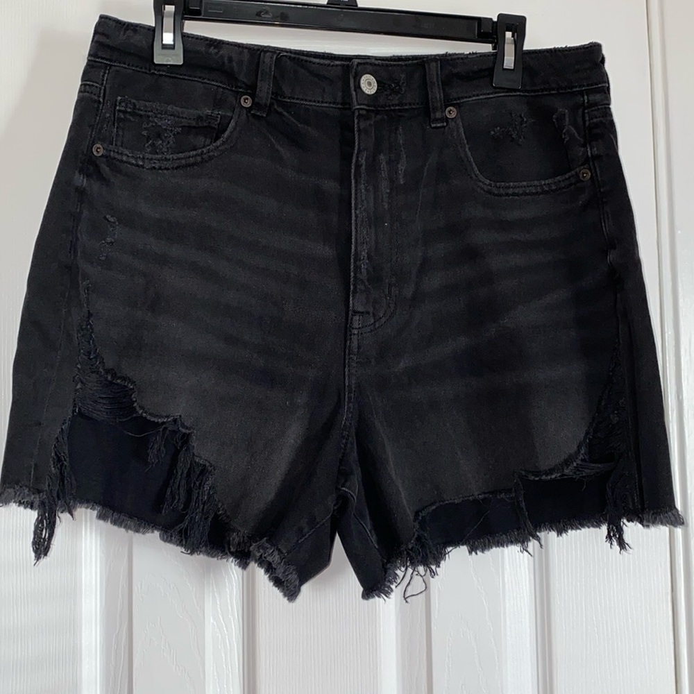 American Eagle Highest Rise Mom Short